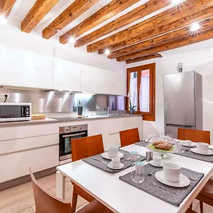 central-apt.hotelslidodijesolo.com/